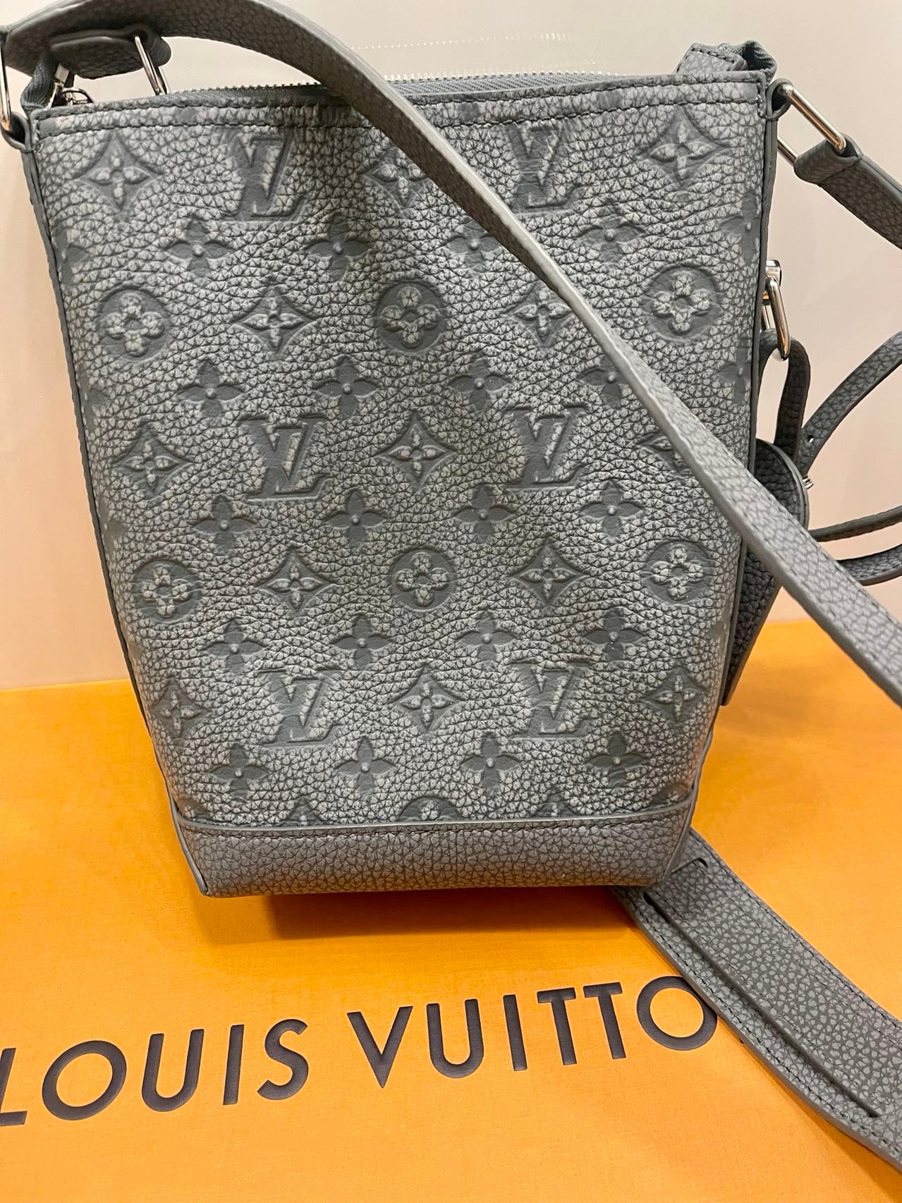 Louis Vuitton Key Pouch Granite in Cowhide Leather with Silver